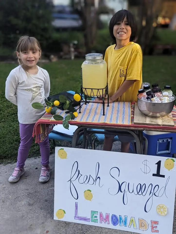Two kids running a fresh-squeezed lemonade stand